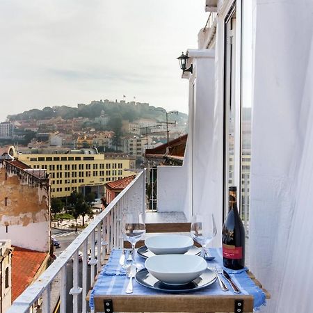 Amazing Downtown Apt With Small Balcony With View Over The Castle Lisbon Bagian luar foto