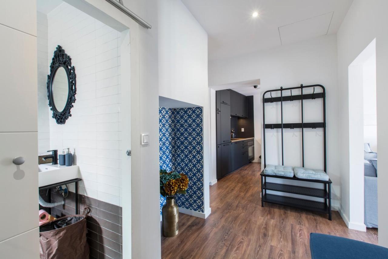Amazing Downtown Apt With Small Balcony With View Over The Castle Lisbon Bagian luar foto